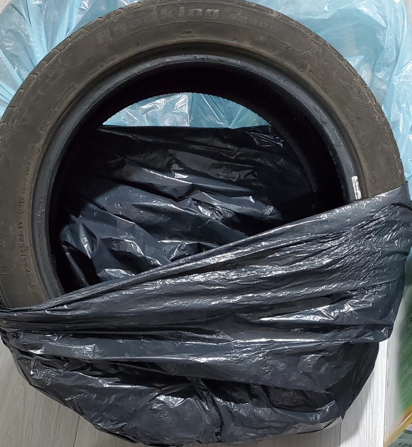 4 summer tires rare used its new - photo 3