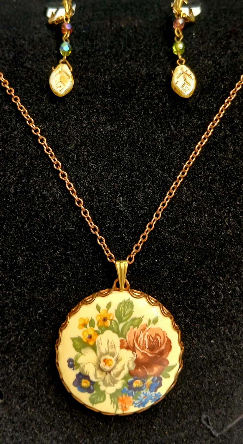 Floral Pendant Necklace and Earring Set - photo 3