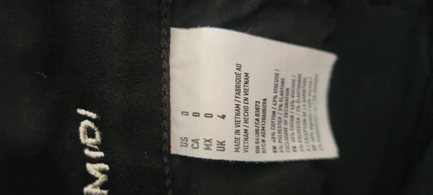 American Eagle Outfitters Black Midi Shorts Size 0 - photo 4