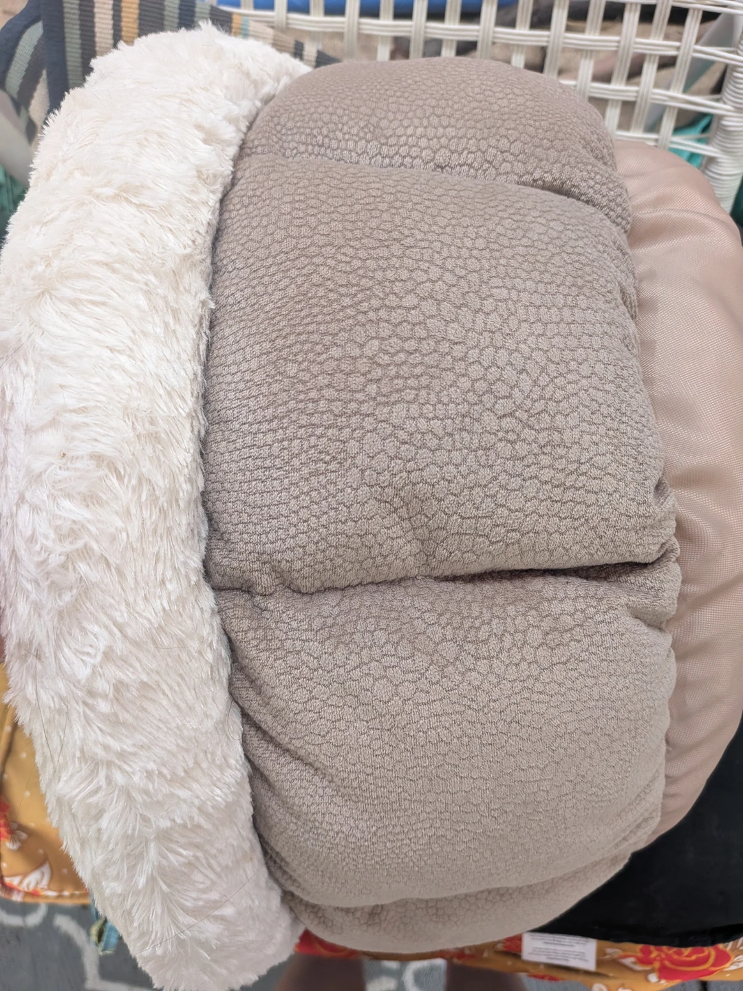 Best Friends extra comfy by Sheri Pet Bed Good condition - photo 2