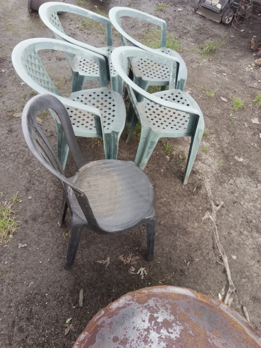 Set of 5 Plastic Chairs - photo 3