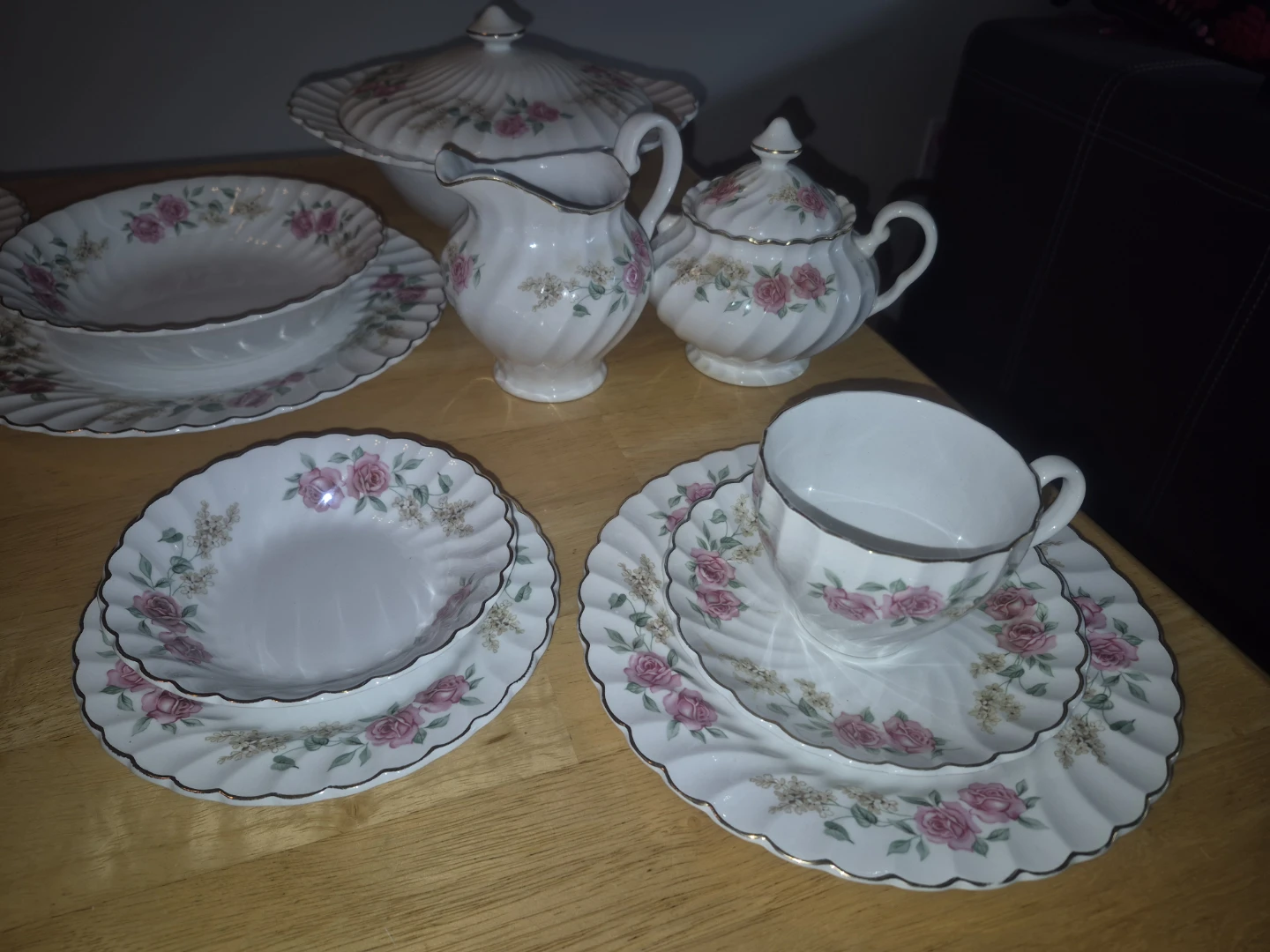 England Ironstone 12-Person Dinner & Coffee set – Pristine! - photo 5