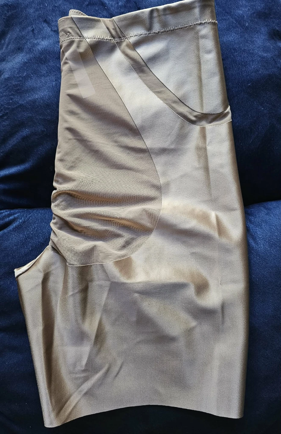 SPANX Body-Shaping Mid-Thigh High-Rise Short L/G - photo 3