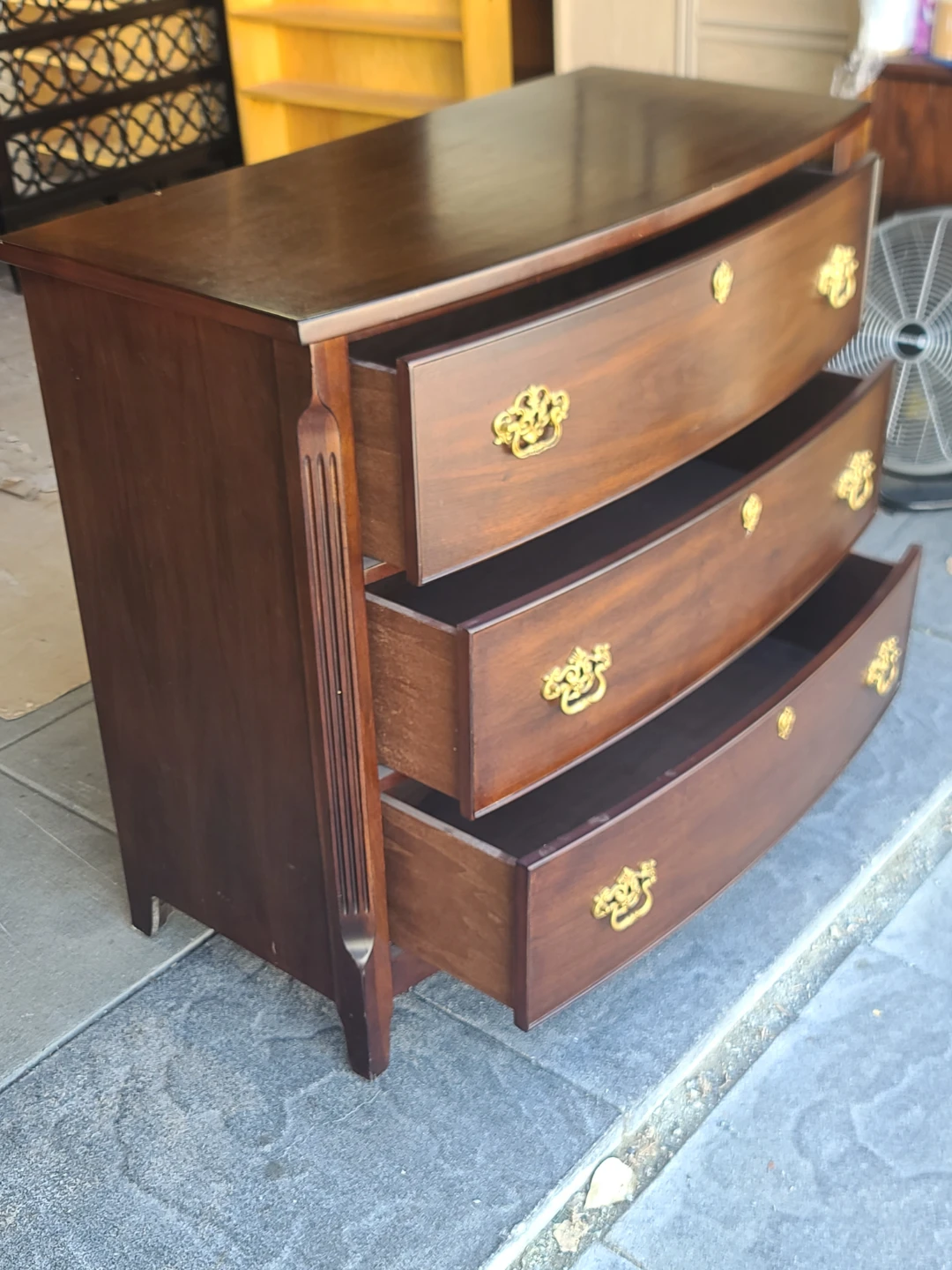 Vintage Bowfront 3-Drawer Chest - photo 3