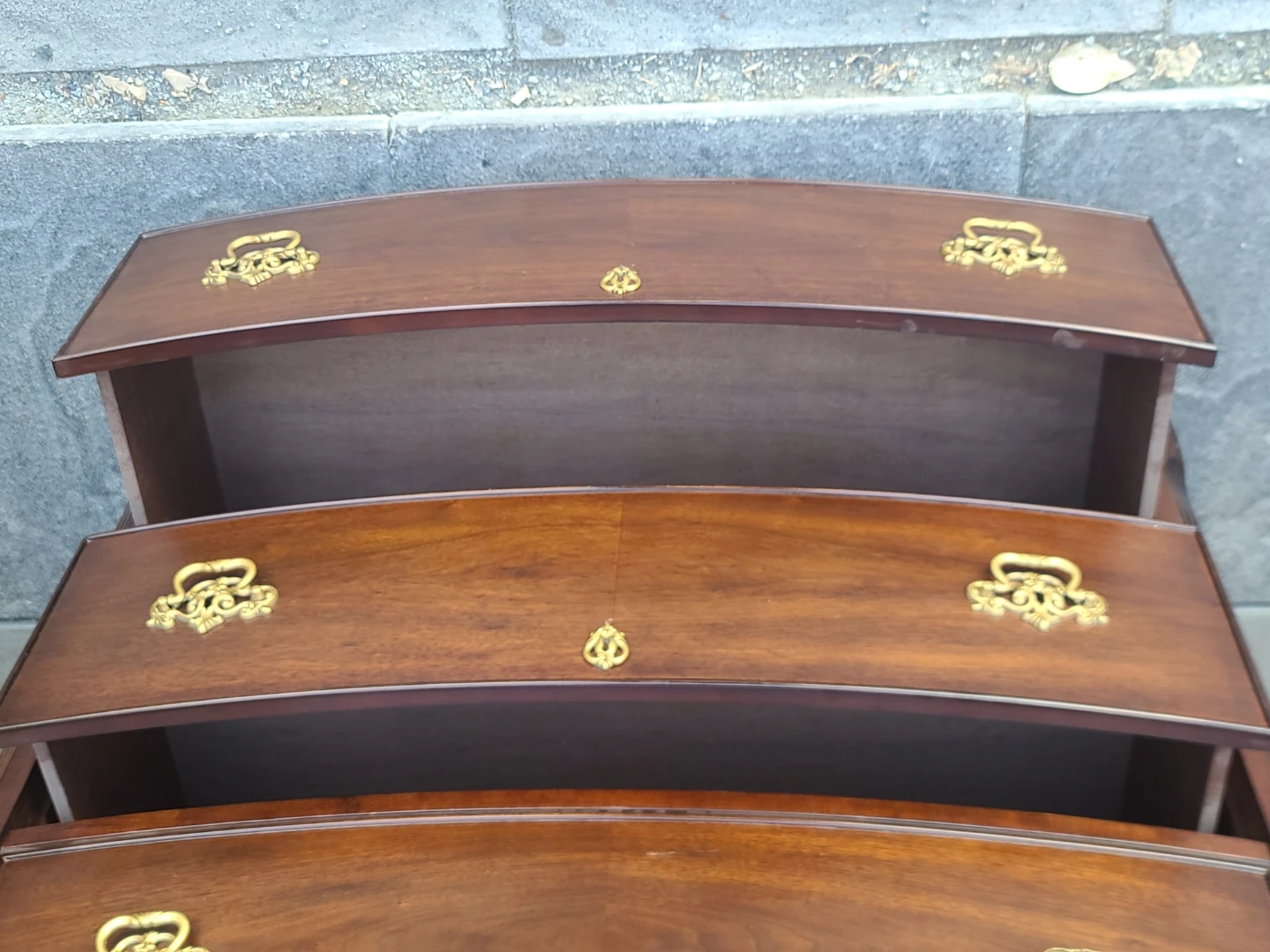 Vintage Bowfront 3-Drawer Chest - photo 4