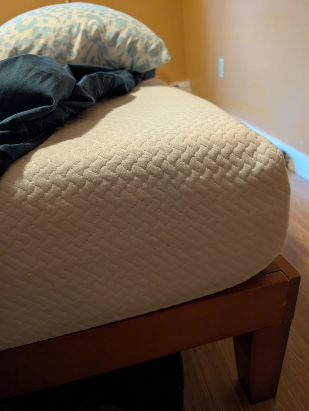 Full Queen Size Bed Set (Mattress + Bed + 2 Duvets + Pillow) - photo 2