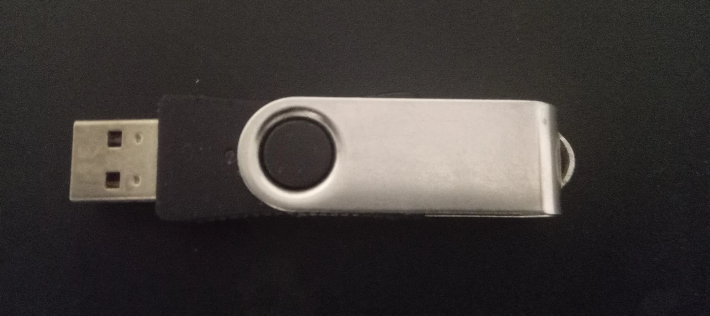Silver and Black USB Flash Drive - photo 3