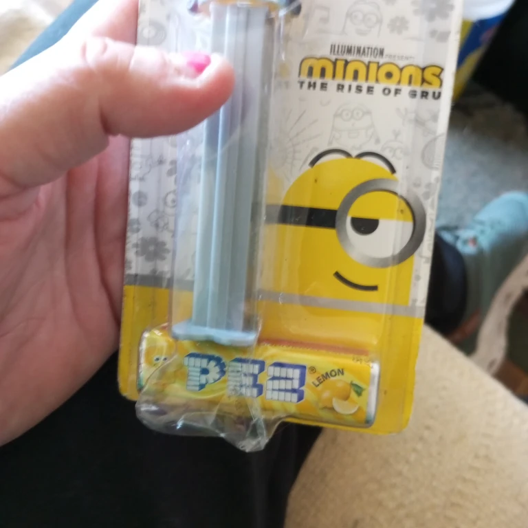 PEZ Minions: The Rise of Gru Dispenser with Lemon Candy - photo 2