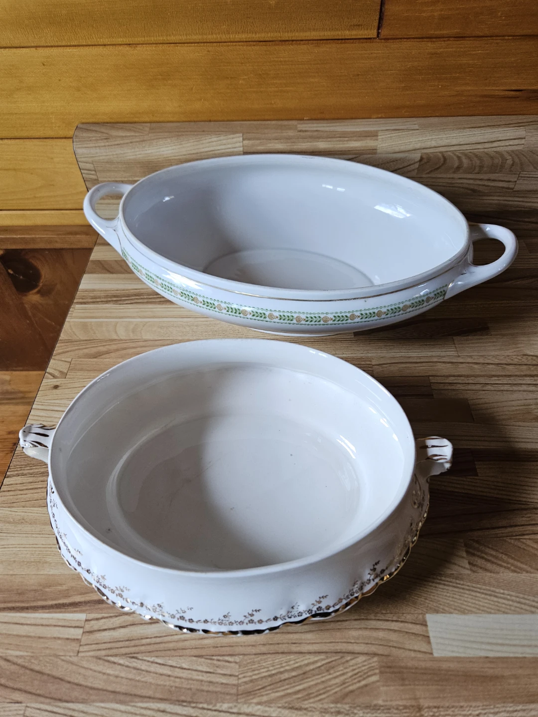 Set of 2 White Serving Bowls with Decorative Trim