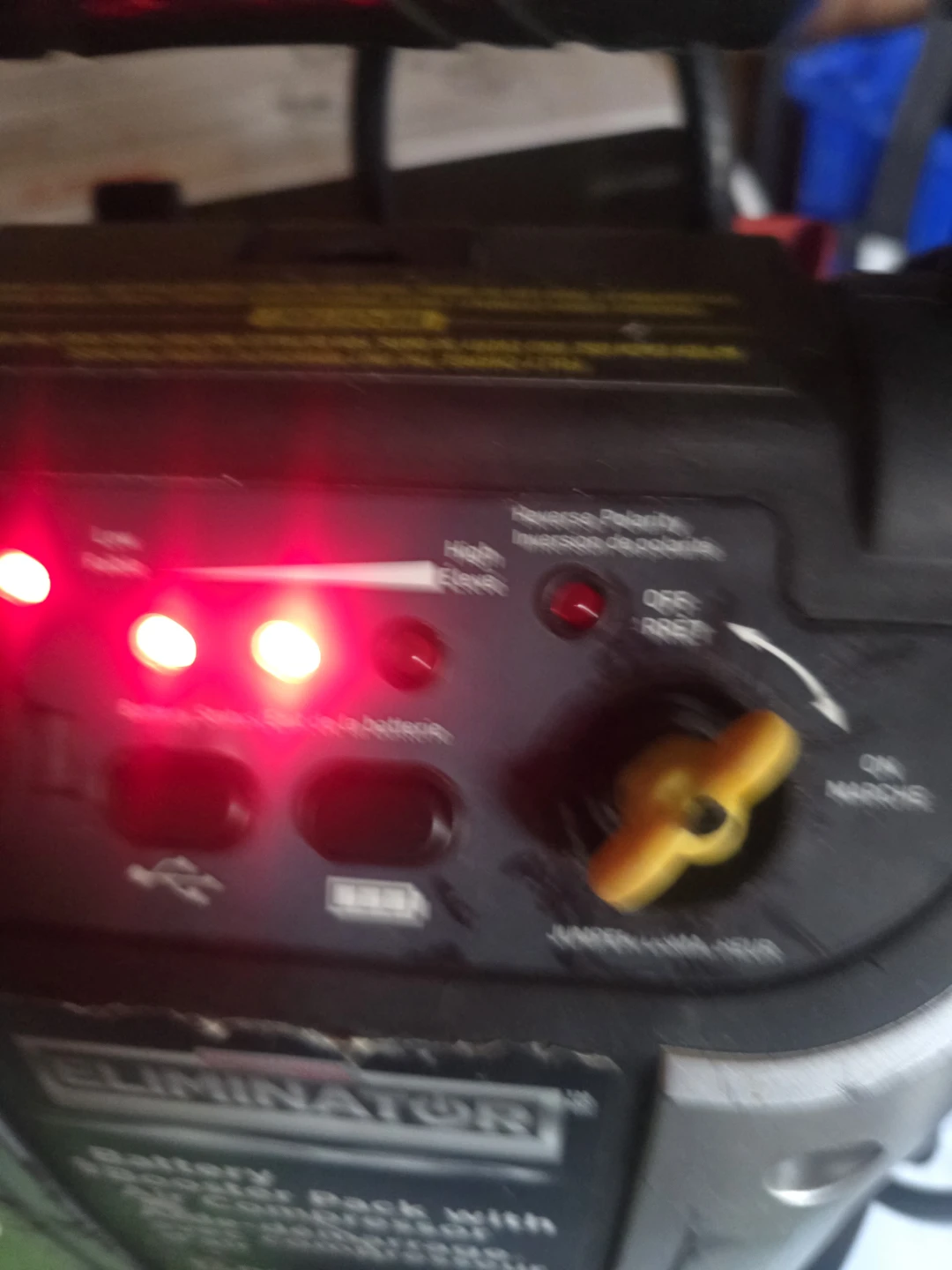 ⚽ Motomaster Eliminator Battery Booster Pack with Air Compressor - photo 4