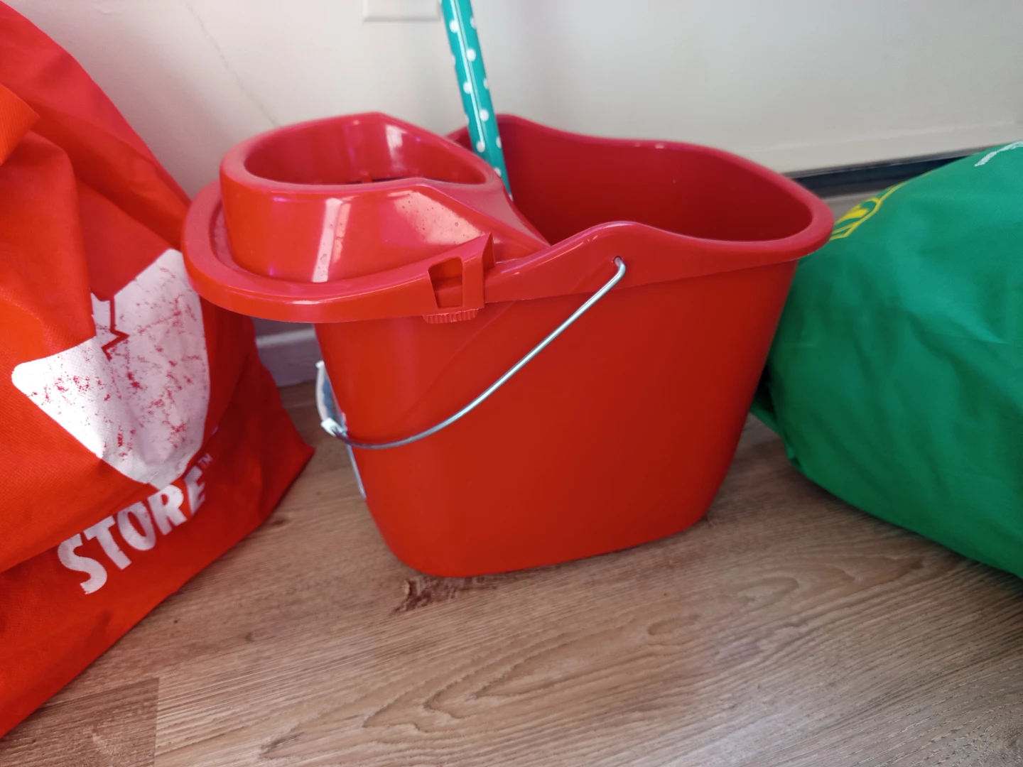 Bucket with Wringer