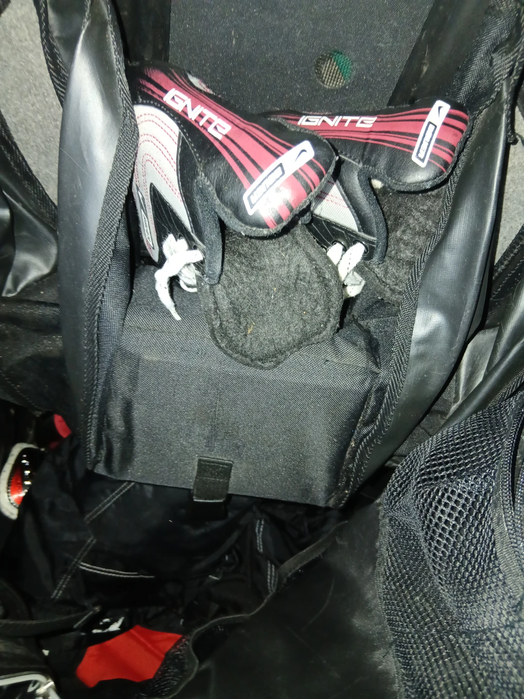 Bauer Hockey Equipment Bag with Gloves, Skates & Pants - photo 3