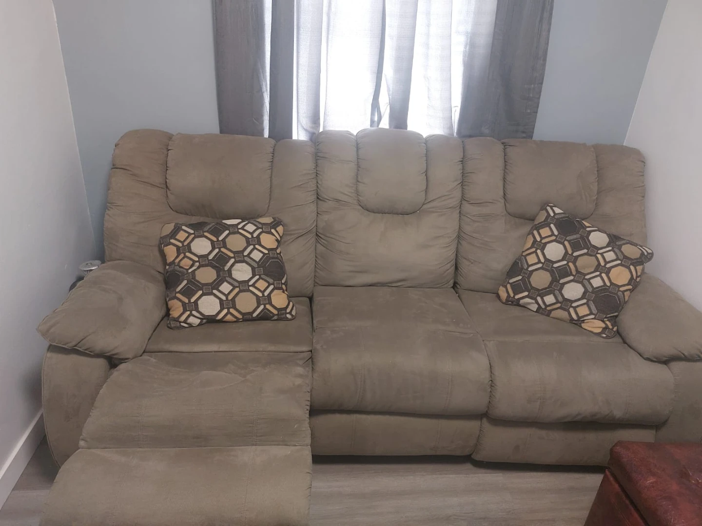Couch - photo 2