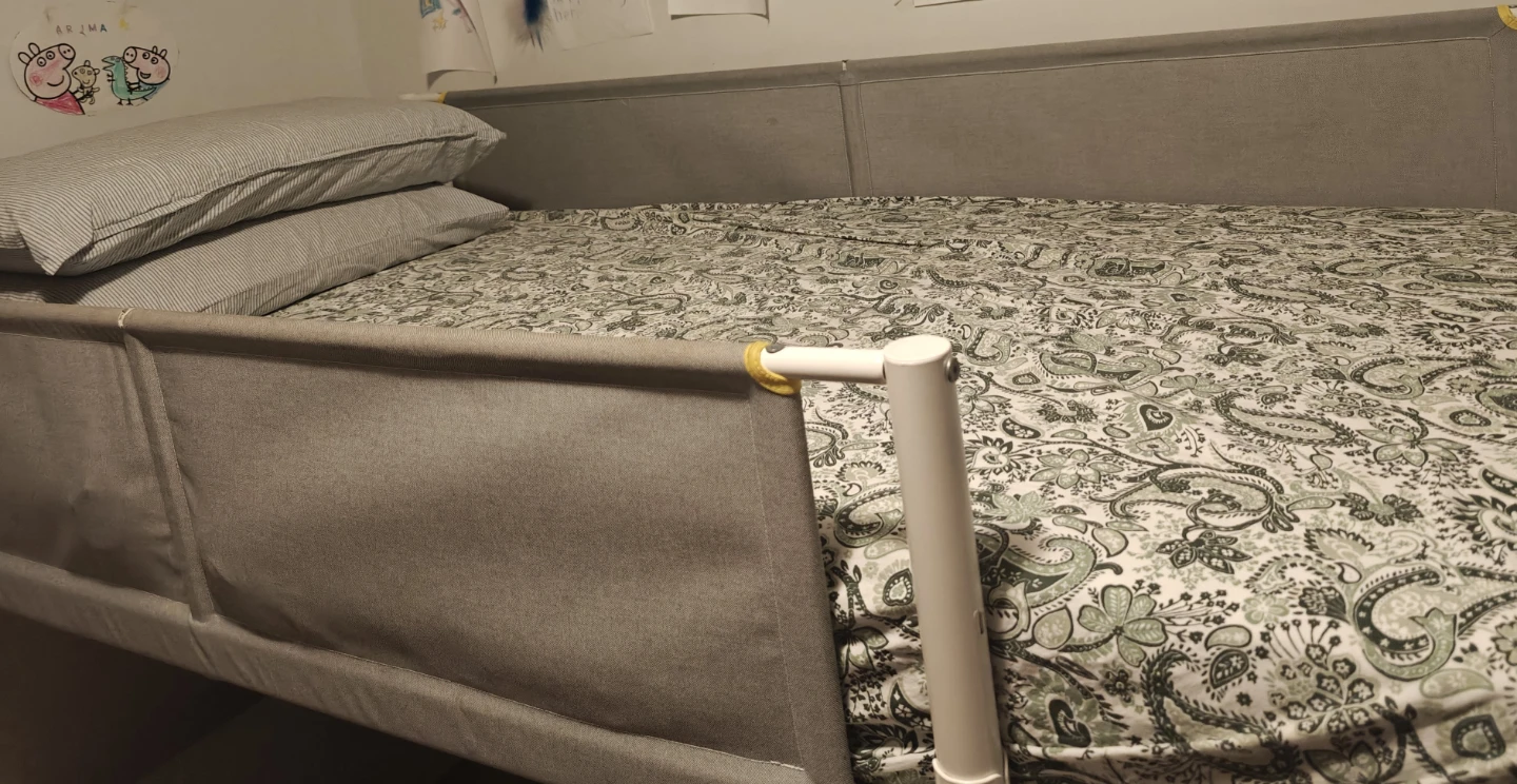 Bunk bed with 2 twin mattress