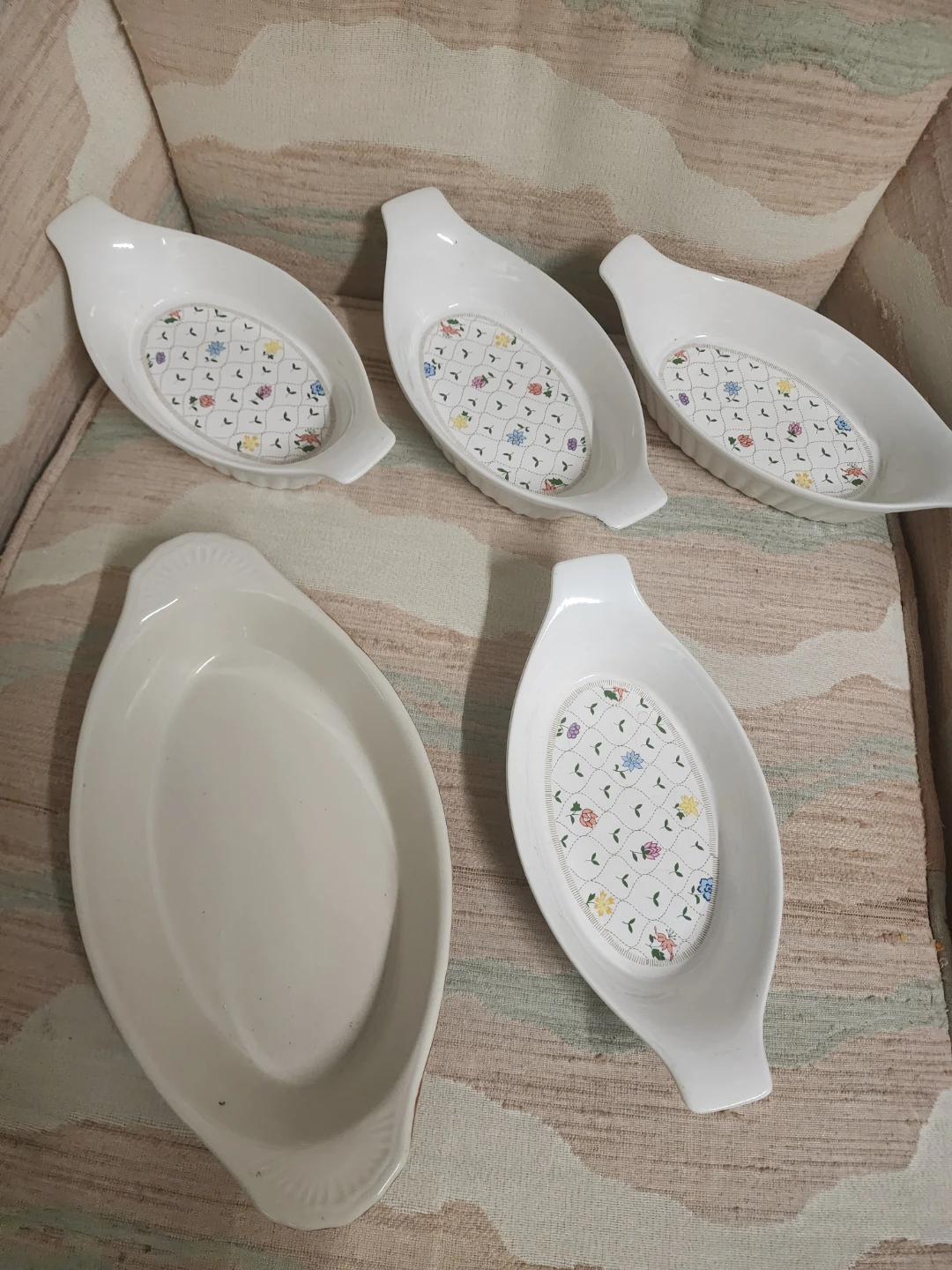 Set of 5 White Oval Baking Dishes with Floral Detail - photo 2