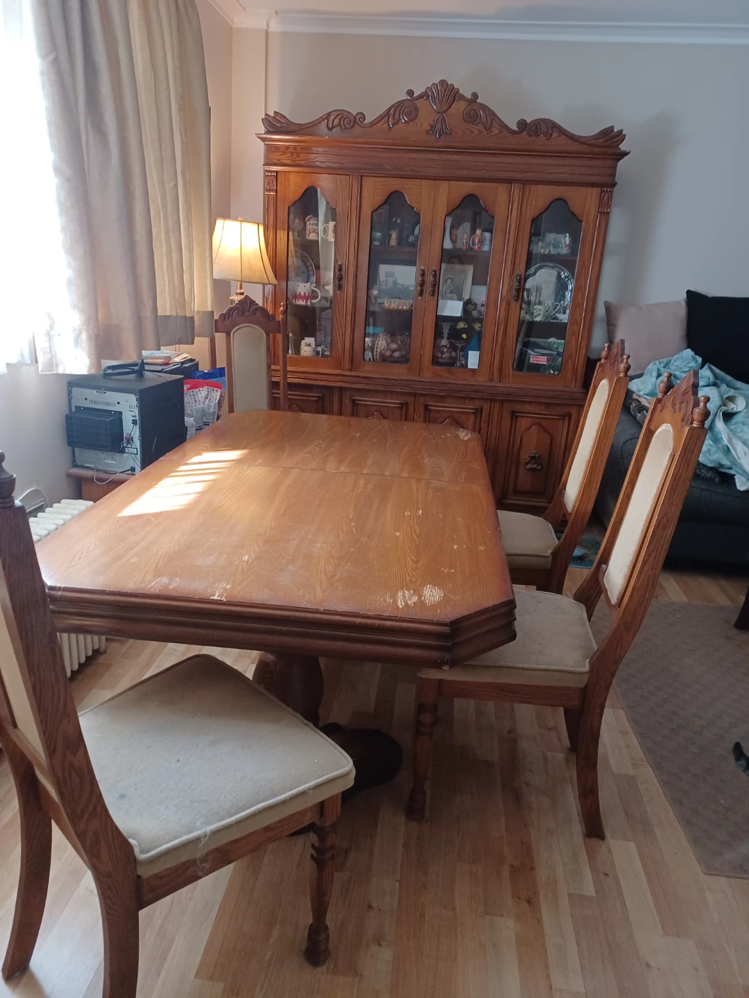 Dining room set  6 chairs and a leaf for table to make bigger
