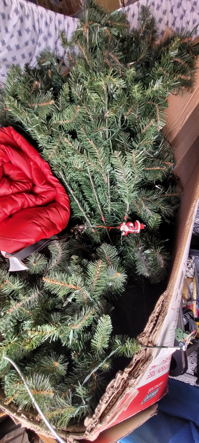 Ashland Jefferson Pre-Lit Artificial Christmas Tree - 7.5 ft - photo 2