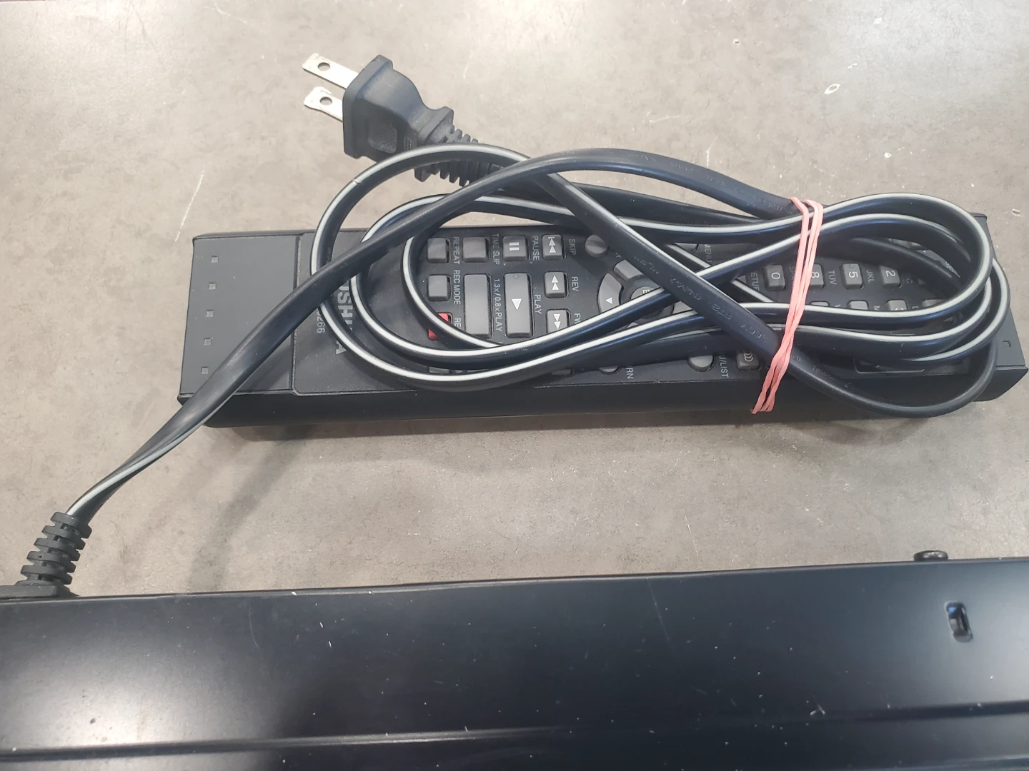 Toshiba DVD Video Recorder D-R7 with Remote - photo 2