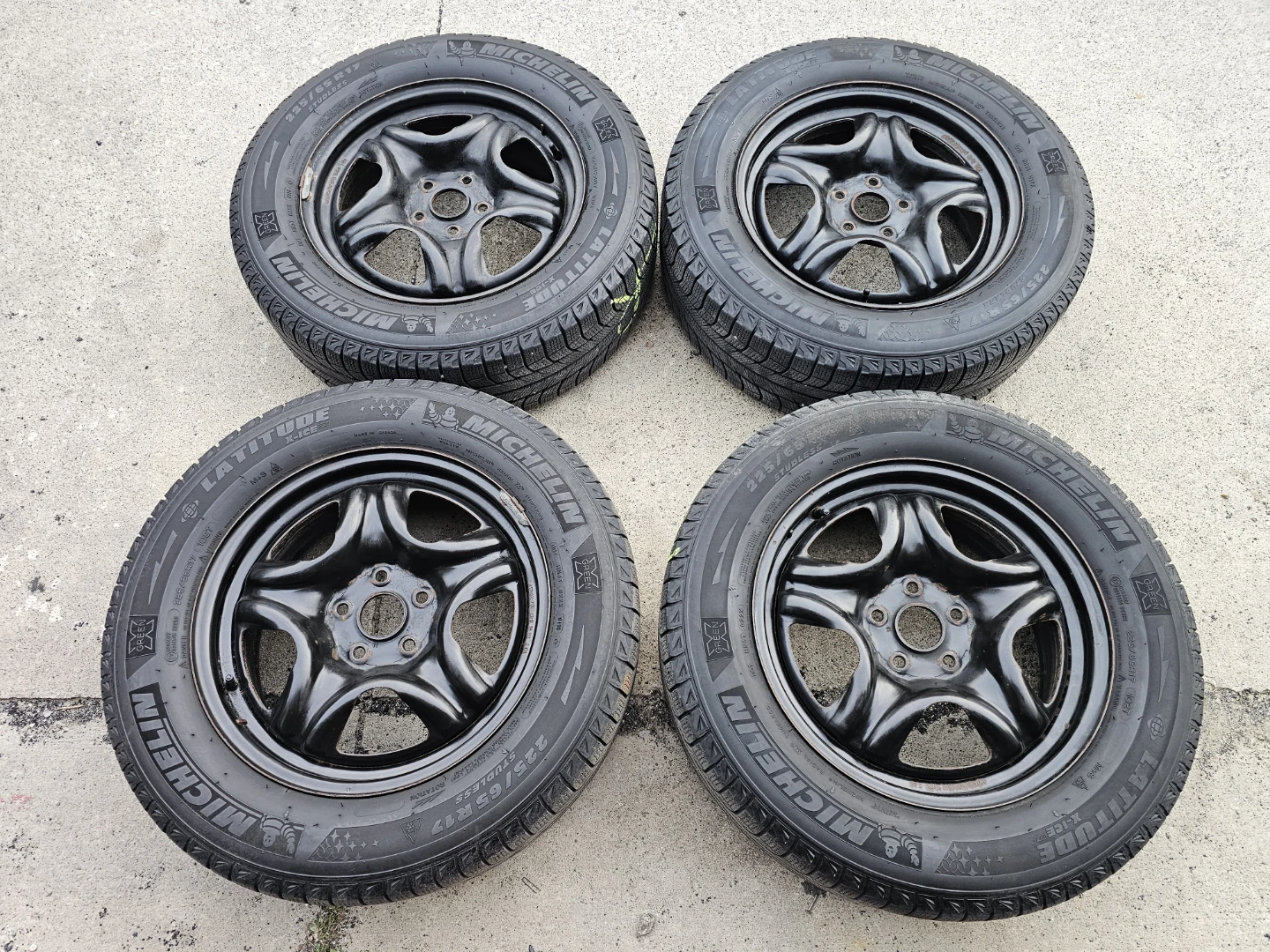 TOYOTA RAV4 WINTER TIRES ON STEEL RIMS 225/65 R17