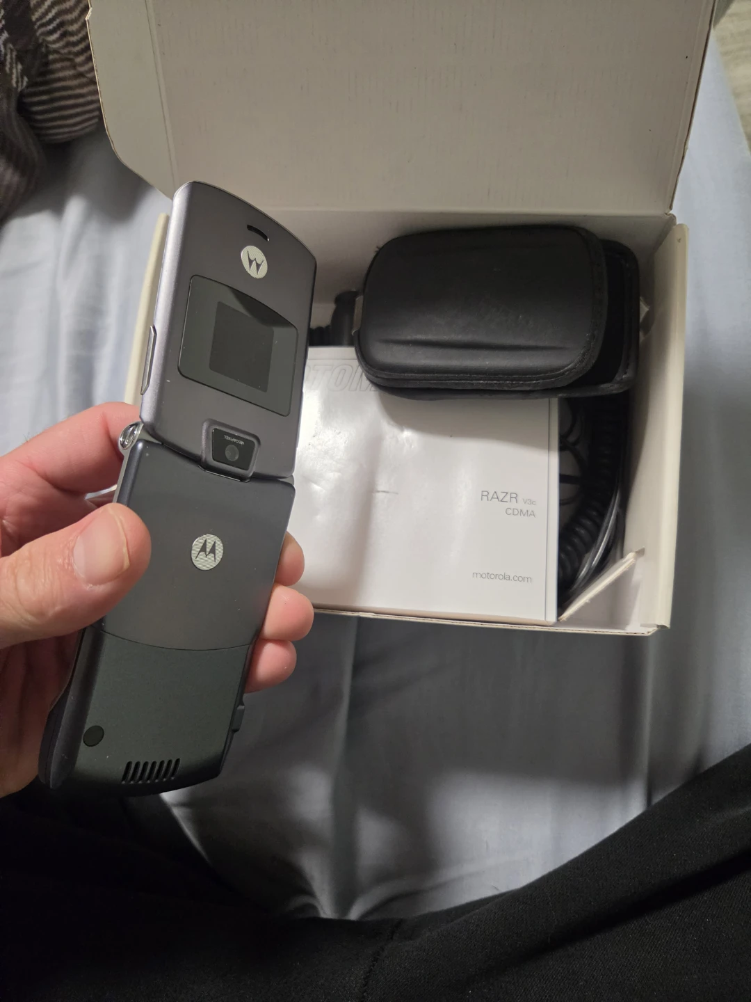 Motorola RAZR V3c Phone with TELUS - photo 3
