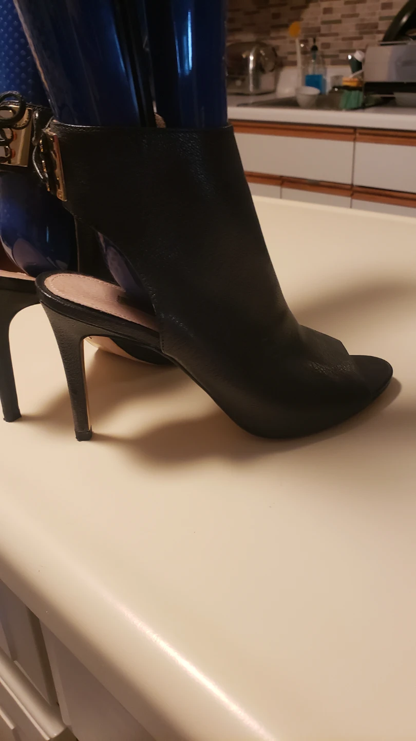 Louise et Cie Black Leather Peep-Toe Heeled Booties - photo 4