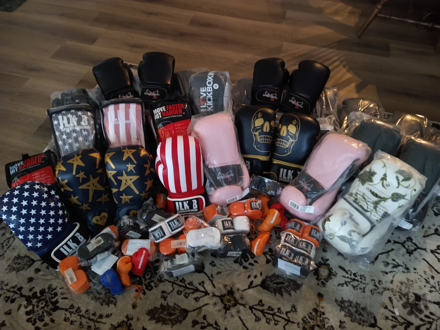 16oz-20oz Variety of New Boxing gloves FREE set of Hand Wraps