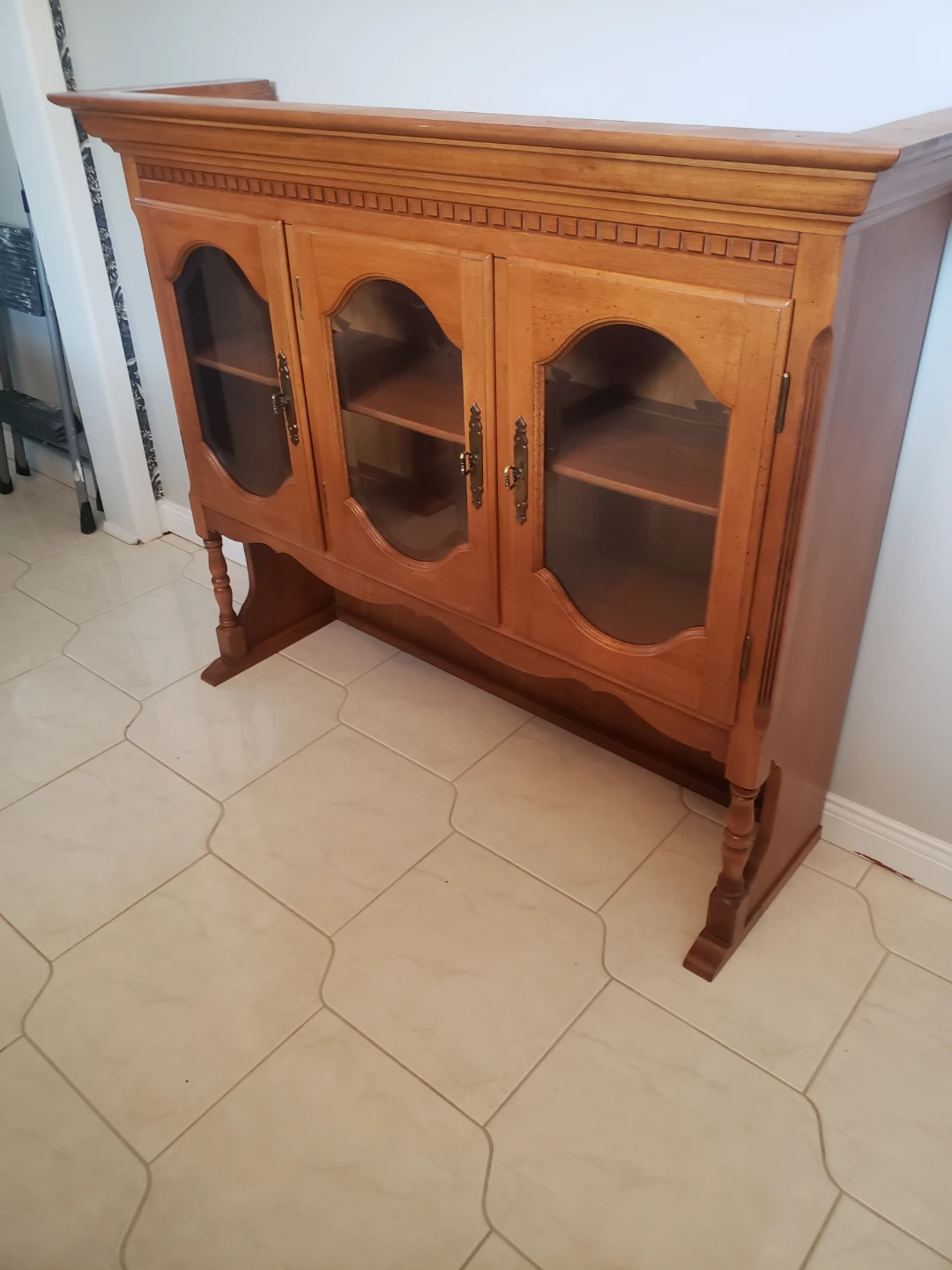 Upper Hutch Display Case