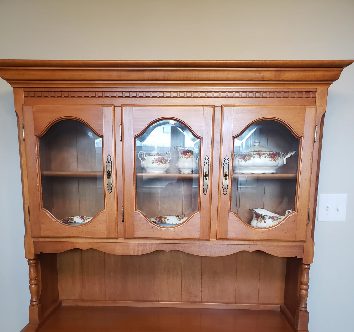 Upper Hutch Display Case - photo 2