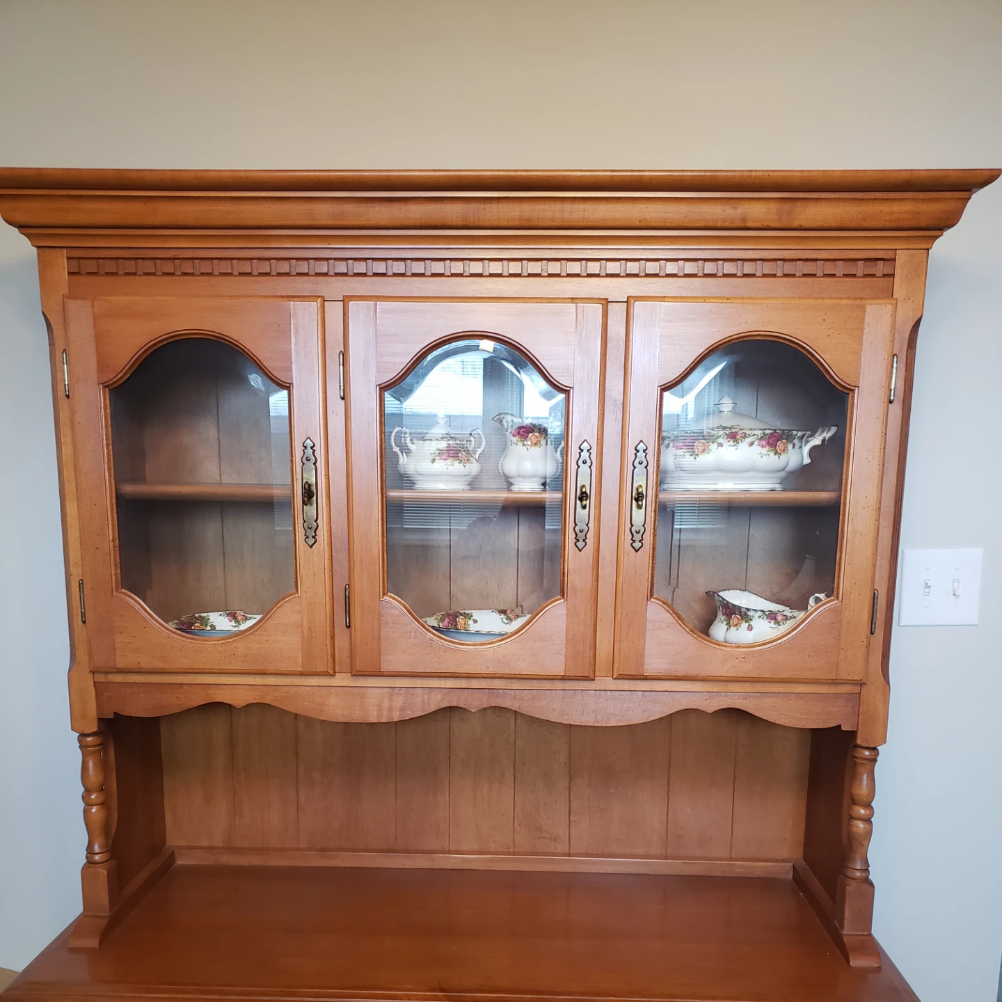 Upper Hutch Display Case - photo 4