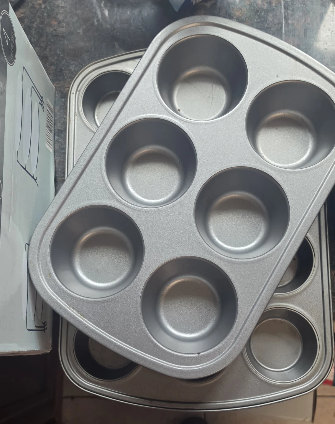 Baking Pan Set - Muffin Tin & Round Cake Pans