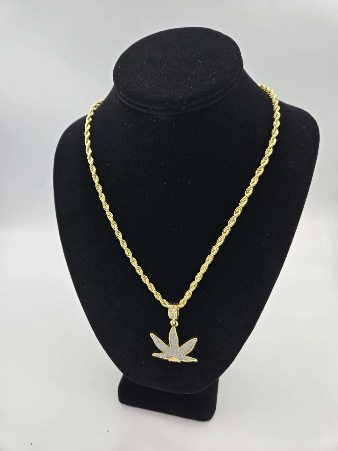 Gold plated Rope Chain Necklace with Cannabis Leaf Pendant