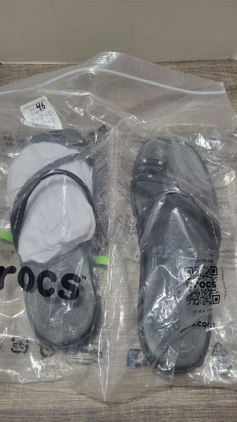 Crocs Miami Studded Toe Loop Sandals Black Women's Size 6 - photo 5