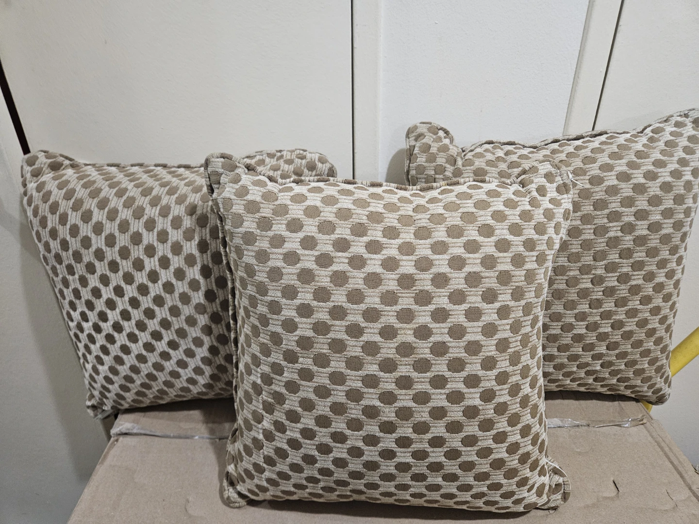 Set of 3 decorative throw pillows