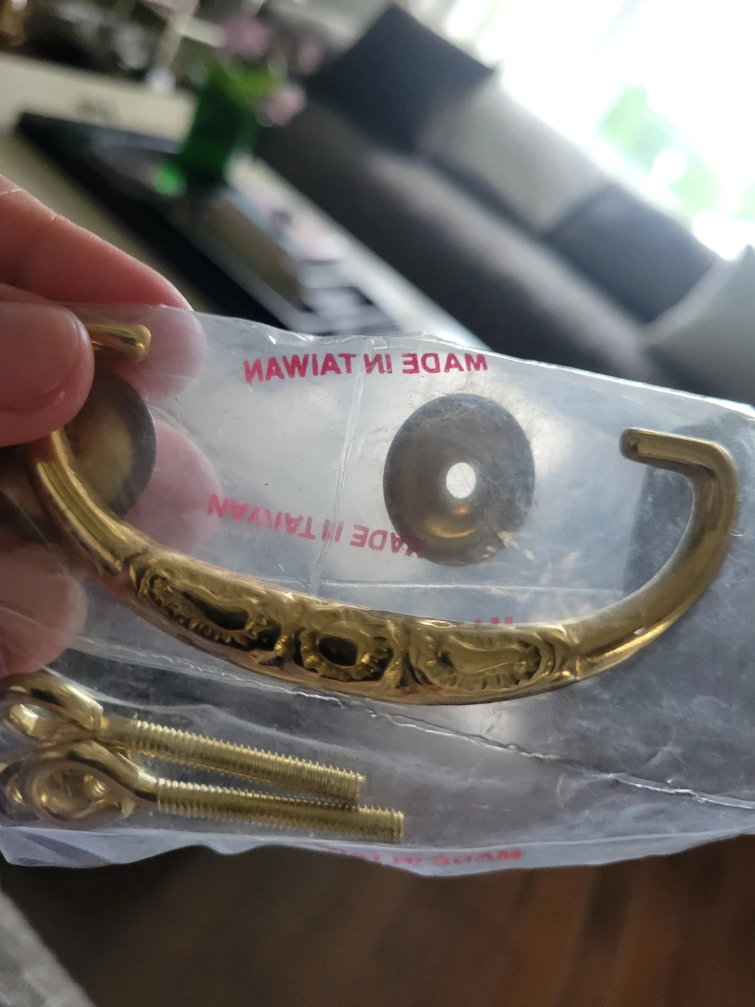 New. Amerock Brass Decorative Drawer Pull Handle with Screws. - photo 2