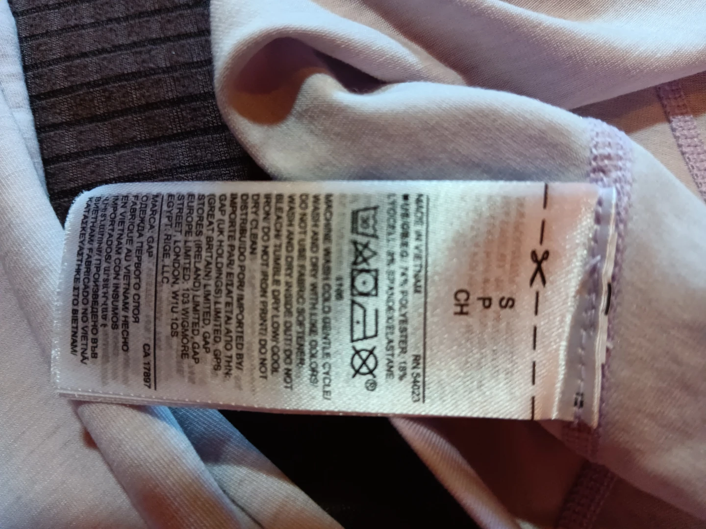 Gap Fit Long Sleeve Athletic Top - photo 4