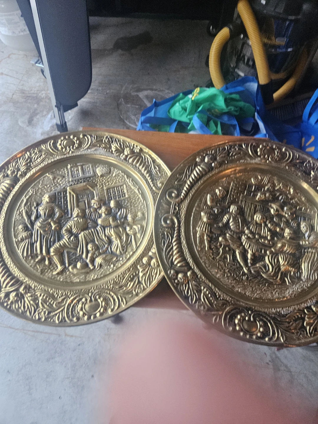 Set of 2 Vintage Brass Decorative Plates - photo 2