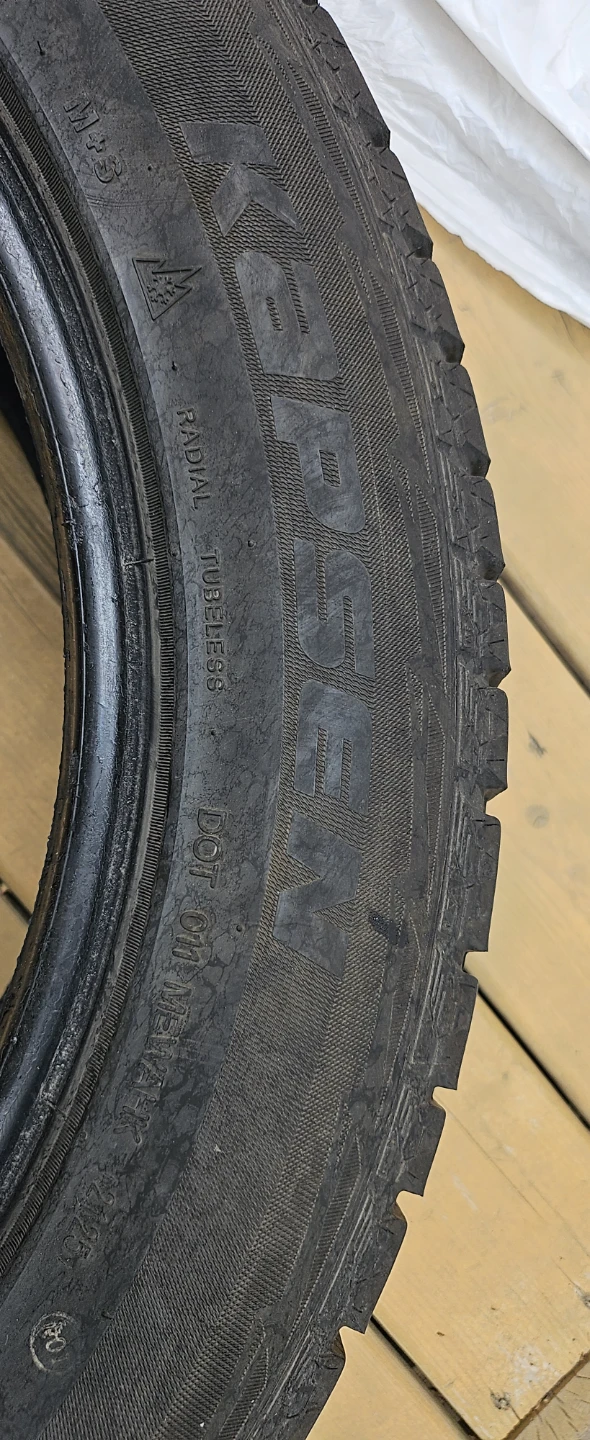 Nokian Hakkapeliitta R501 Winter Tire 235/55R19