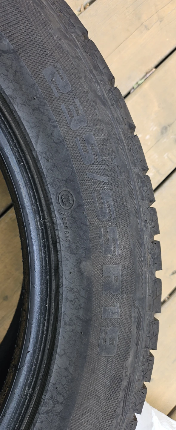 Nokian Hakkapeliitta R501 Winter Tire 235/55R19 - photo 2