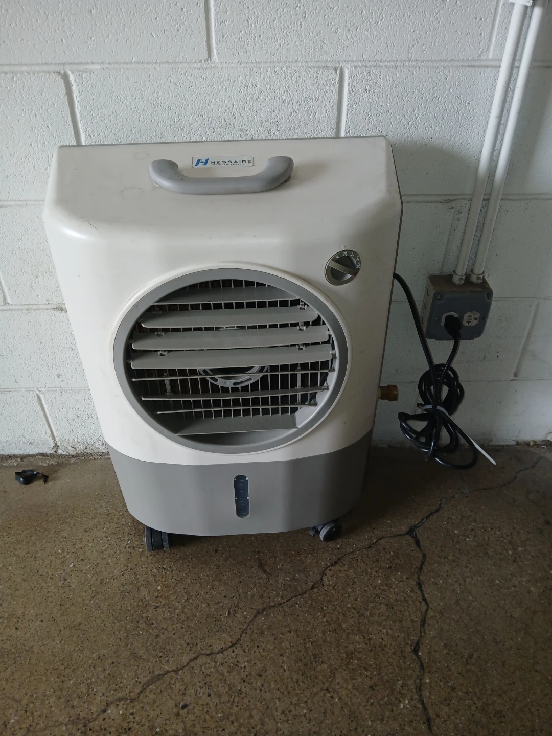 Large fan it works like ac whit water