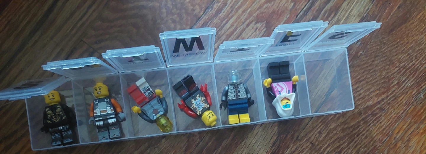 Bulk Lot of LEGO Building Bricks and Minifigures - photo 2
