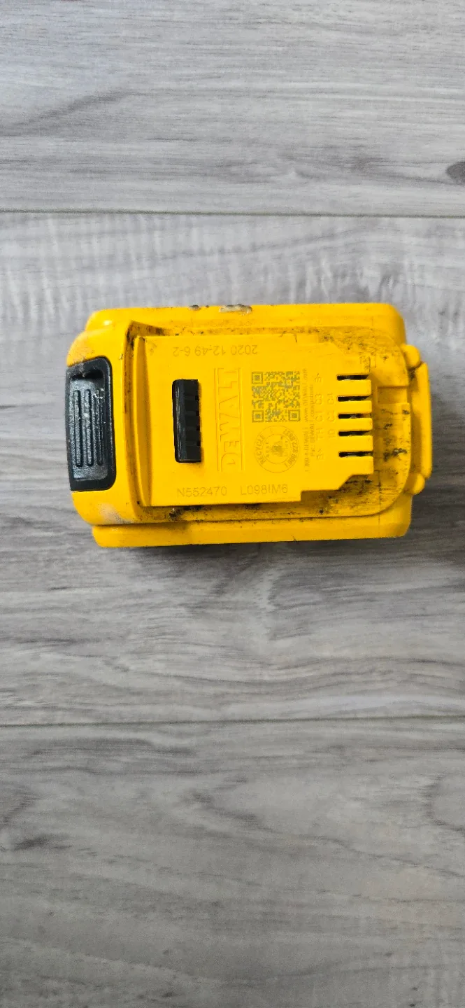 DEWALT 20V XR 5.0 Ah Lithium Ion Battery - photo 2