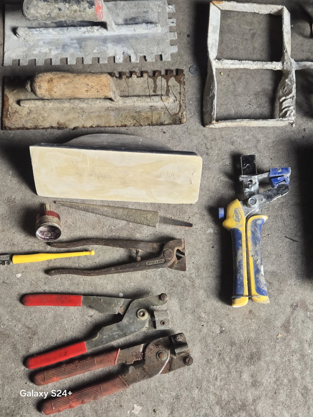 Assorted Tile Setting and Grouting Tools - photo 3