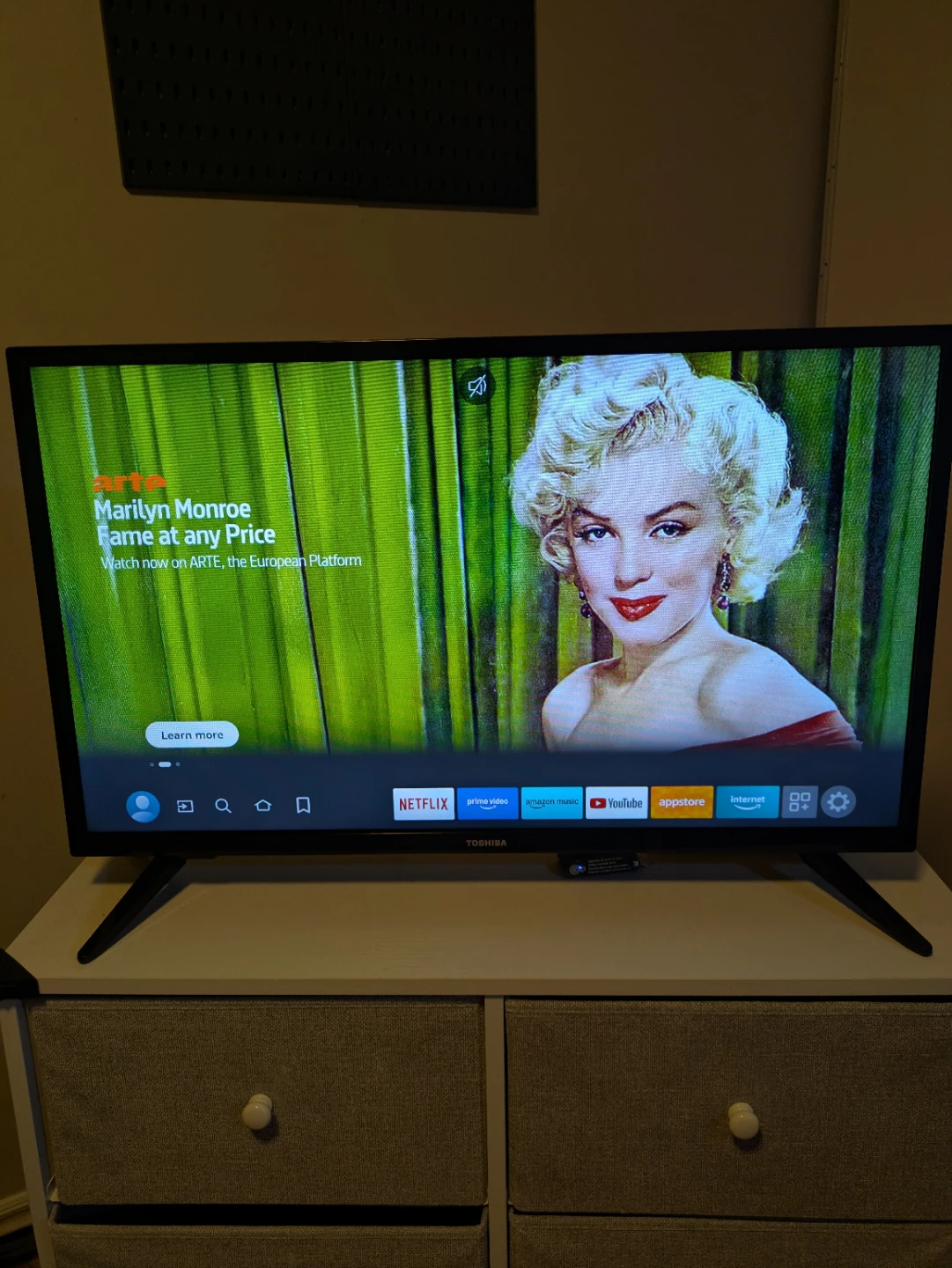 Toshiba 32" 720p HD LED Fire Smart TV - photo 2
