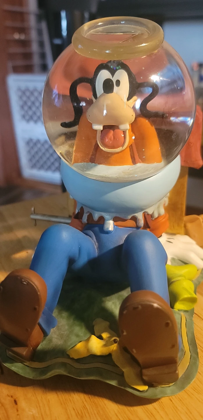 Disney Goofy Musical Snow Globe – Retired – 7" Tall