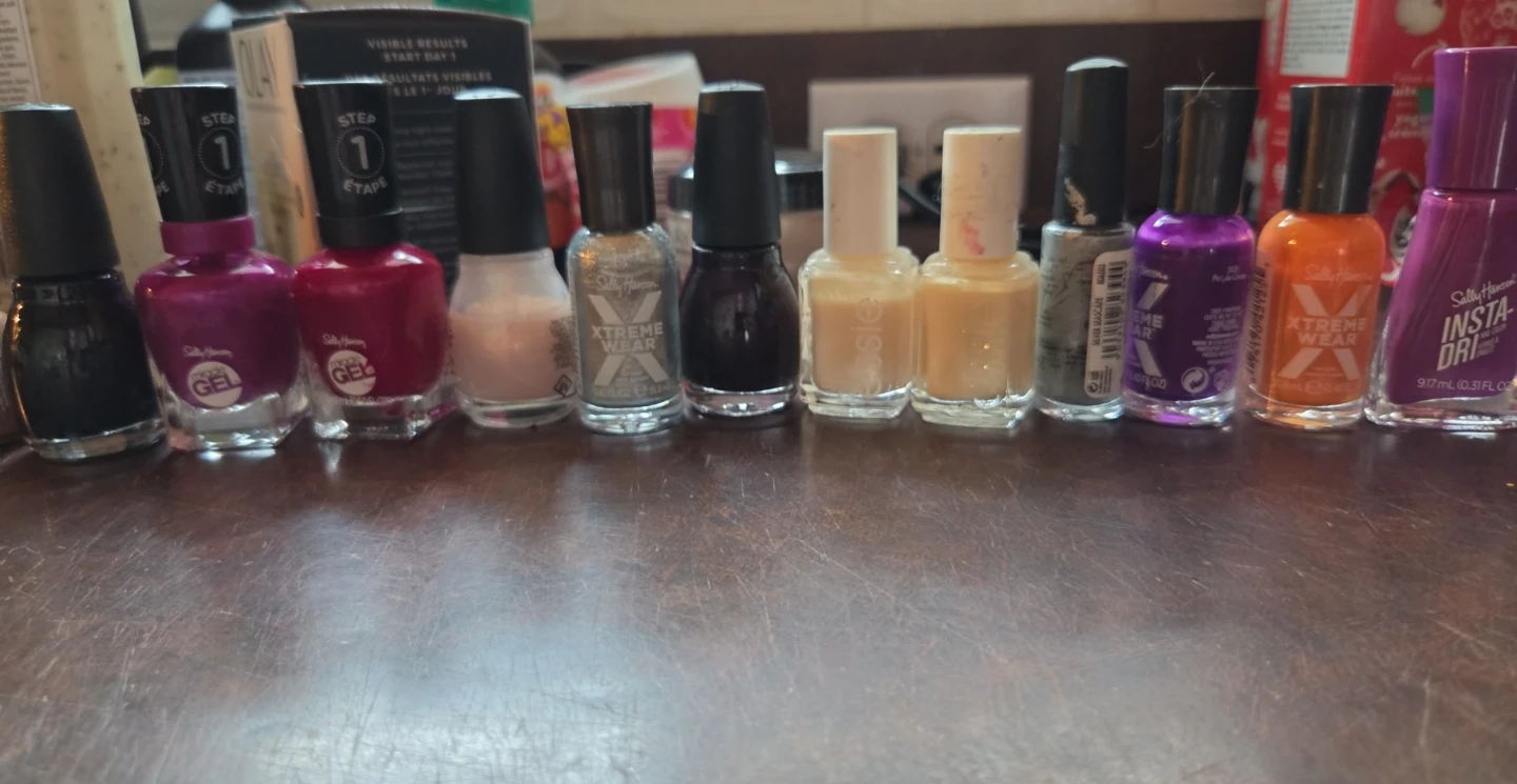 Sally Hansen, Essie, Glaze & COLOURS Nail Polish Lot - photo 2