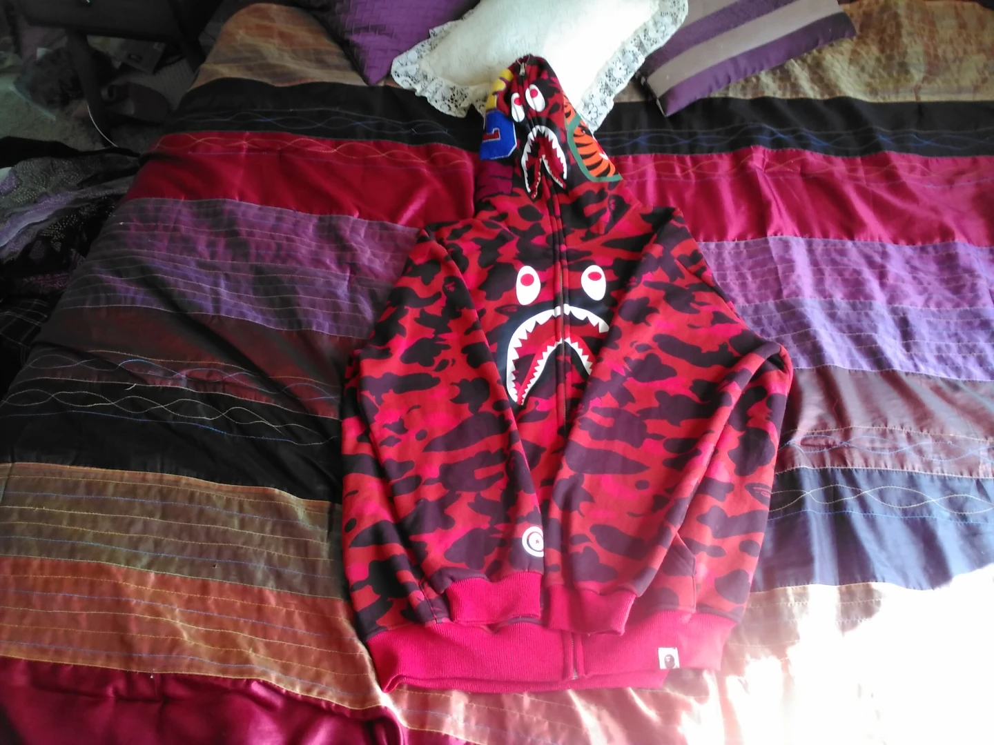 Red bape hoodie 3XL fits like an XL or XXL - photo 2