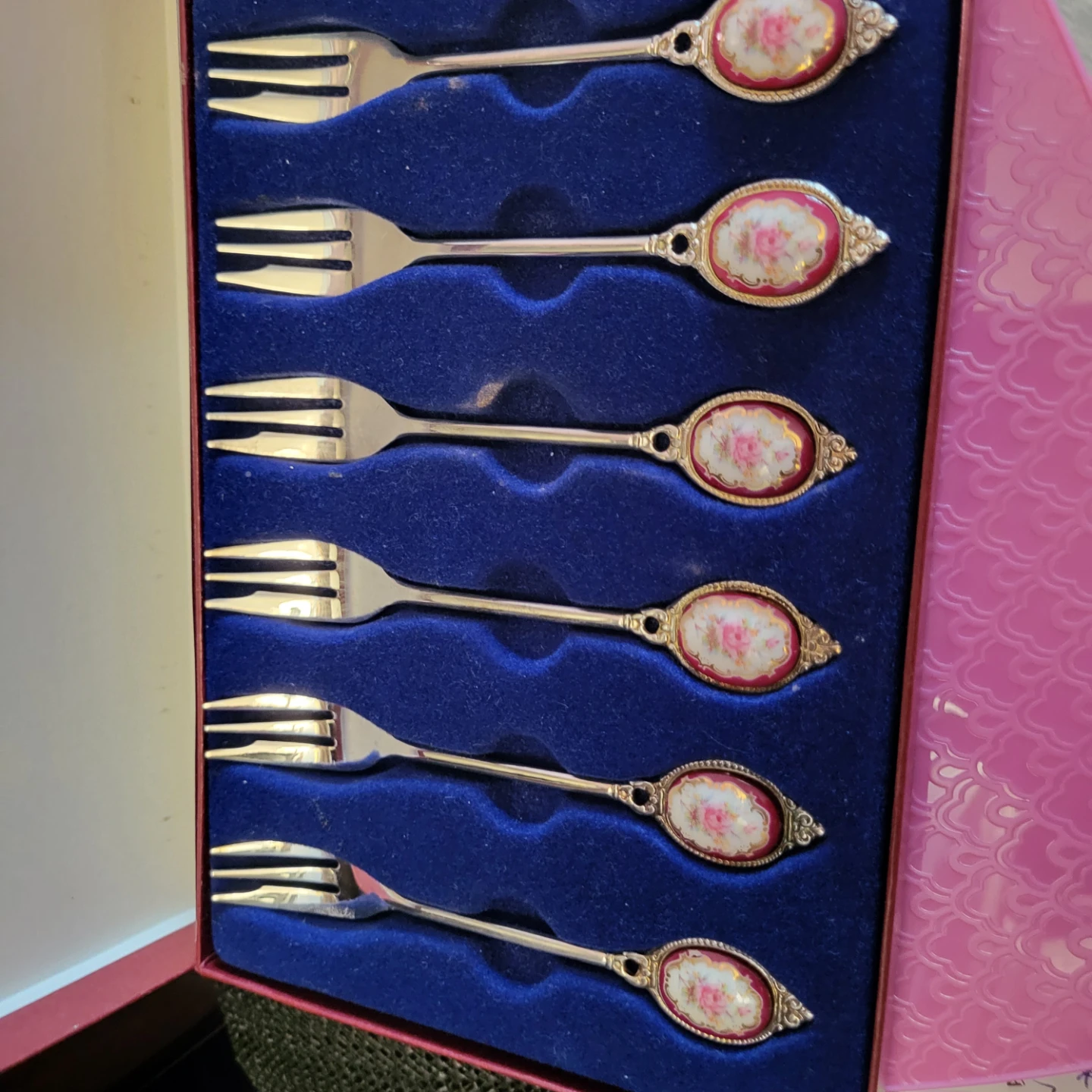 Set of 6 Decorative Dessert Forks with Floral Design