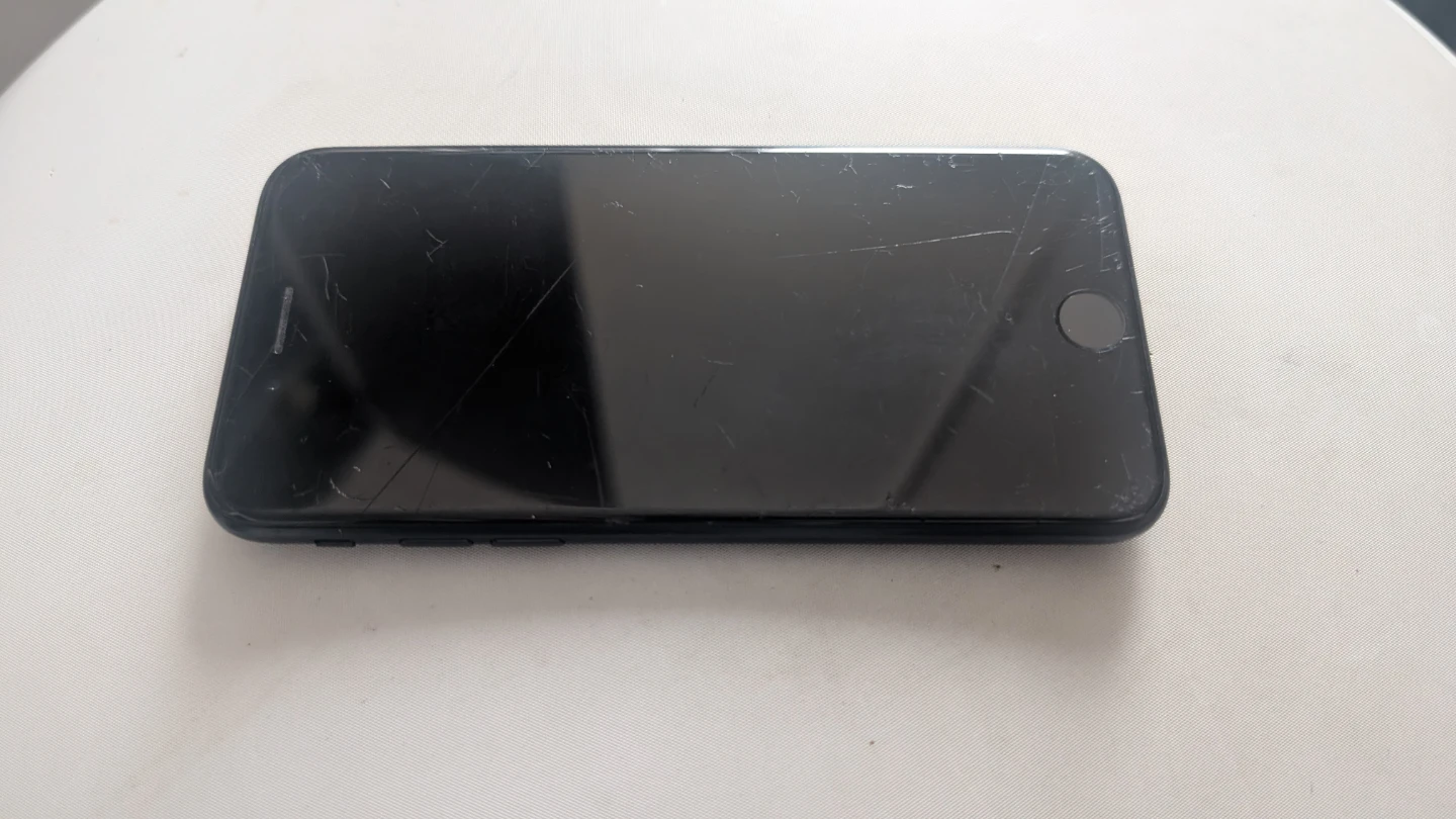 iPhone SE (3rd Gen) - photo 2