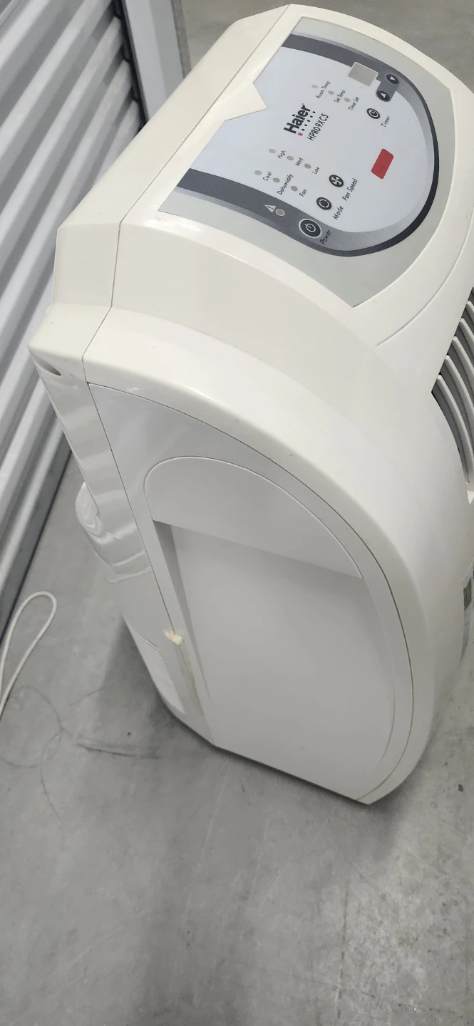 9000 BTU portable AC with hose and window parts - photo 3