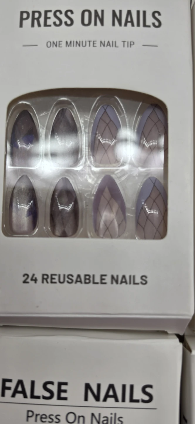 3 pretty press on nails - NIB 24 Pcs